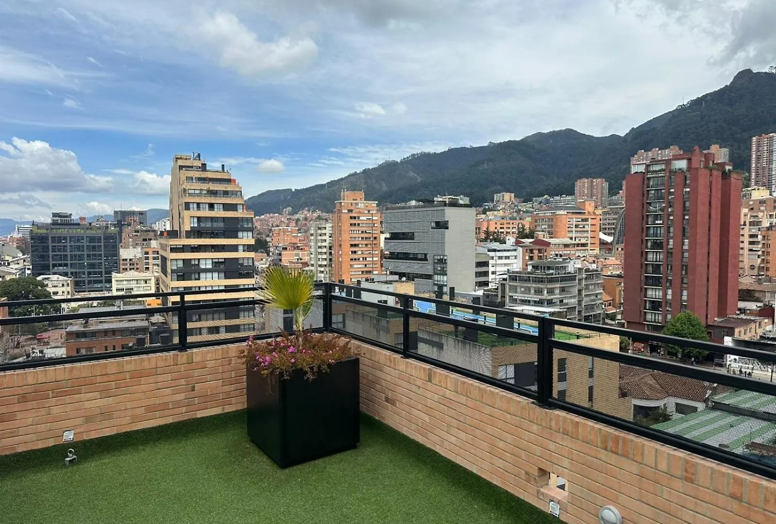 U-Go Next Living Chapinero - Terraza & Co-Working Apartment Bogota