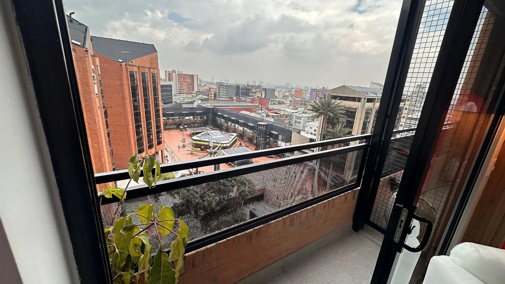 U-Go Next Living Chapinero - Terraza & Co-Working Apartment Bogota